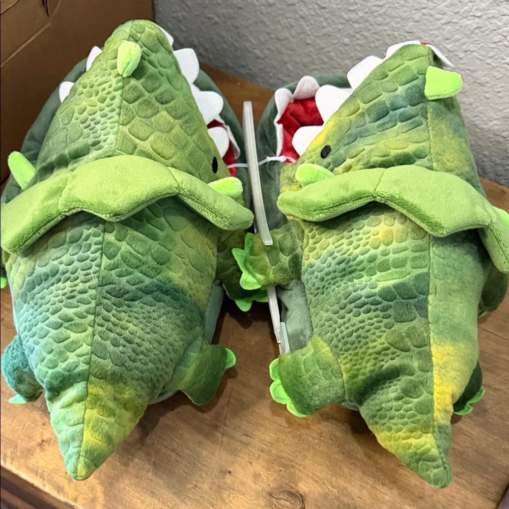 Green Dinosaur Plush Slippers - Cute Crocodile Design size 6/7 NEW Youth
